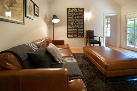 Circa Red London Daylesford - Accommodation Main Beach 1