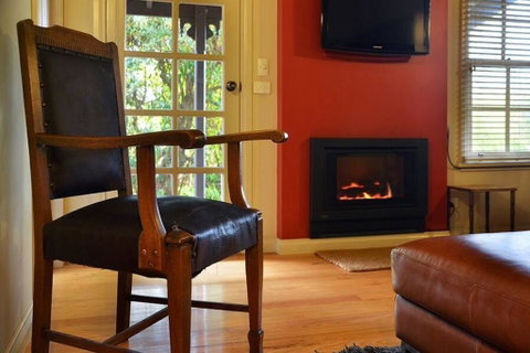 Circa Red London Daylesford - Accommodation Main Beach 0