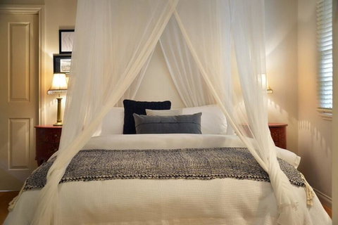 Circa Red London Daylesford - Accommodation Main Beach 3
