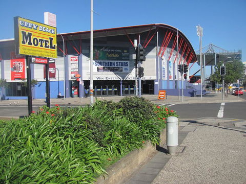 City Beach Motel - Accommodation Main Beach 2