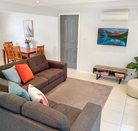 City Center - Modern 2-Bedroom Apartment - Accommodation Main Beach