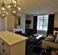City Life Apartment-full kitchen  separate bedroom - Accommodation Main Beach