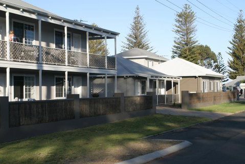Clearwater Motel Apartments - Accommodation Main Beach 0