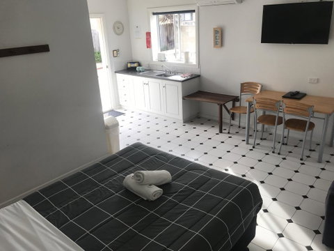Clearwater Motel Apartments - Accommodation Main Beach 2