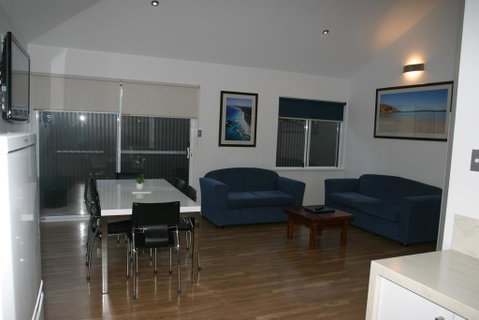 Clearwater Motel Apartments - Accommodation Main Beach 3