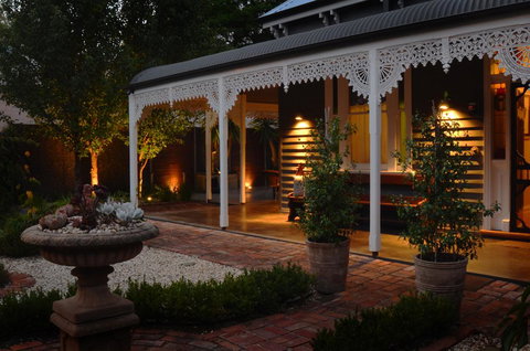 Clement House - Accommodation Main Beach 0