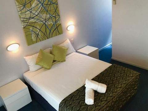 Cleveland Bay Air Motel - Accommodation Main Beach 3