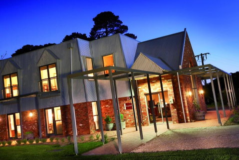 Cleveland Winery - Accommodation Main Beach 0