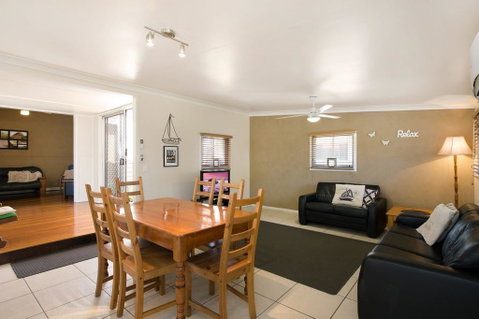 Close To Water, Restaurants And Clubs, Toorbul St, Bongaree - Accommodation Main Beach 0