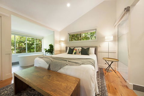 Clouds Montville - Accommodation Main Beach 0