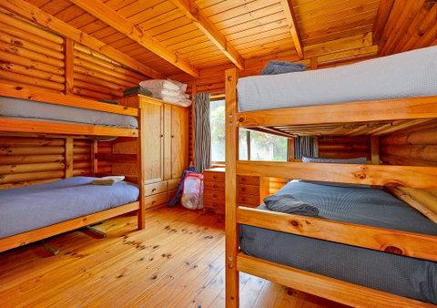 Cloudy Bay Cabin - Accommodation Main Beach 2