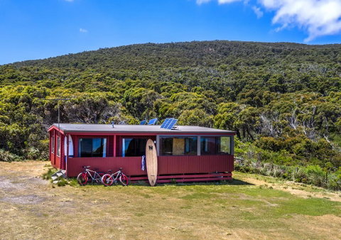 Cloudy Bay Cabin - Accommodation Main Beach 1