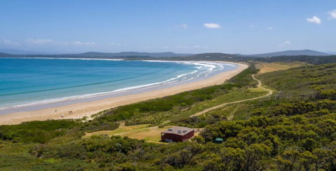 Cloudy Bay Cabin - Accommodation Main Beach 0