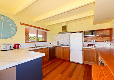 Cloudy Bay Villa - Accommodation Main Beach 2