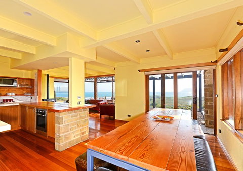 Cloudy Bay Villa - Accommodation Main Beach 3