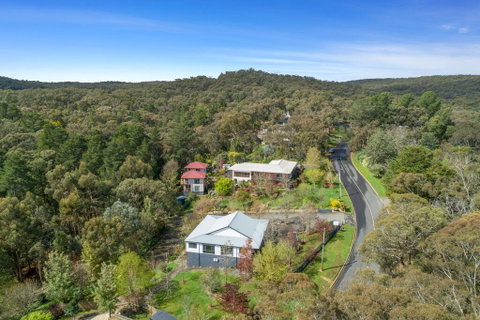 Cloverhill Hepburn Springs - Accommodation Main Beach 0