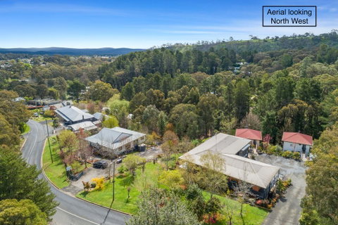 Cloverhill Hepburn Springs - Accommodation Main Beach 3