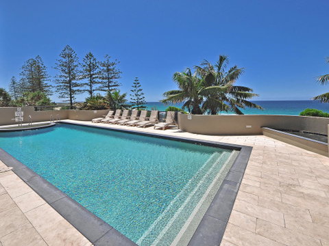 Clubb Coolum Beach Resort - Accommodation Main Beach 1
