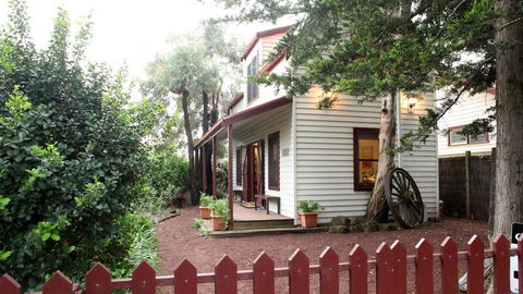 Coach House - Accommodation Main Beach 0