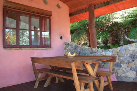 Cobhearthome - Accommodation Main Beach 3