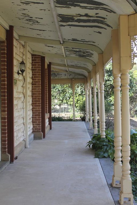 Cockburn House - Accommodation Main Beach 3