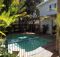 Coconut Palms On The Bay - Accommodation Main Beach