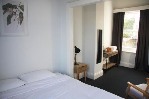 College Lawn Hotel - Accommodation Main Beach 2
