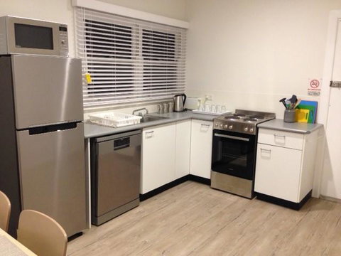 Colonial Lodge Motor Inn - Accommodation Main Beach 1