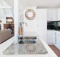 Combined Kingsley Beach House - Accommodation Main Beach