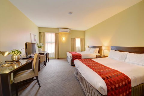 Comfort Inn & Suites City Views - Accommodation Main Beach 1
