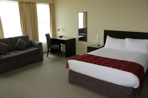 Comfort Inn & Suites City Views - Accommodation Main Beach 3
