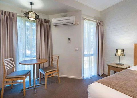 Comfort Inn Coach & Bushmans - Accommodation Main Beach 3