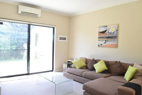 Comfortable 2 Bedroom Unit With Garden - Accommodation Main Beach 0