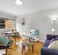 Comfy one-bedroom unit between city and airport - Accommodation Main Beach