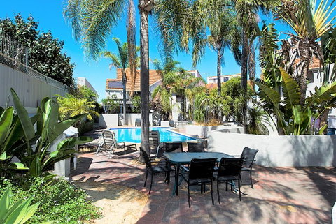 Como Mezzanine Retreat - Accommodation Main Beach 2