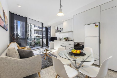 Complete Host SEE Apartments - Accommodation Main Beach 0