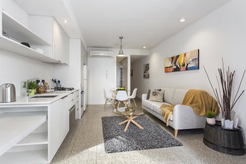 Complete Host SEE Apartments - Accommodation Main Beach 1