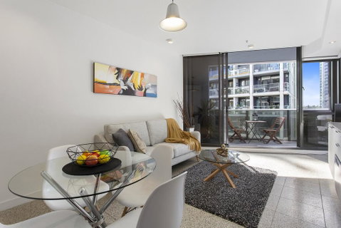 Complete Host SEE Apartments - Accommodation Main Beach 2