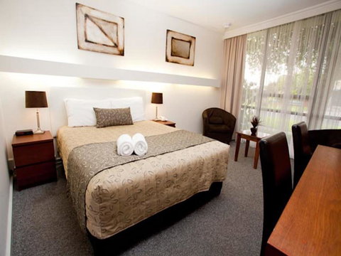 Connells Motel & Serviced Apartments - Accommodation Main Beach 2