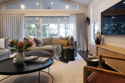 Cooinda - Accommodation Main Beach 1