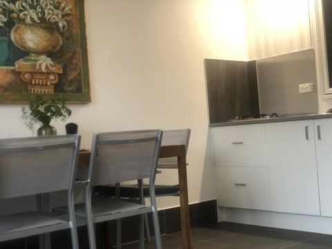 Coonawarra Cabins Unit A - Accommodation Main Beach 3