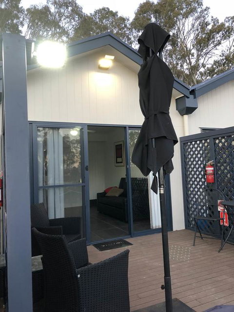 Coonawarra Cabins Unit B - Accommodation Main Beach 3