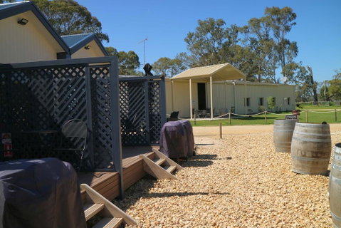 Coonawarra Cabins Unit B - Accommodation Main Beach 2