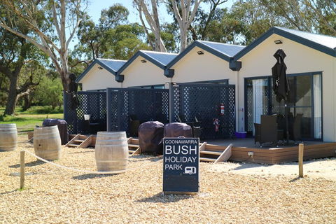 Coonawarra Cabins Unit C - Accommodation Main Beach 1