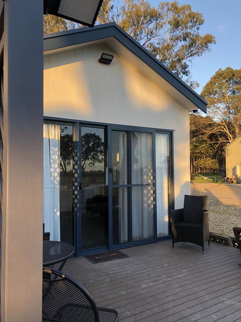 Coonawarra Cabins Unit D - Accommodation Main Beach 3