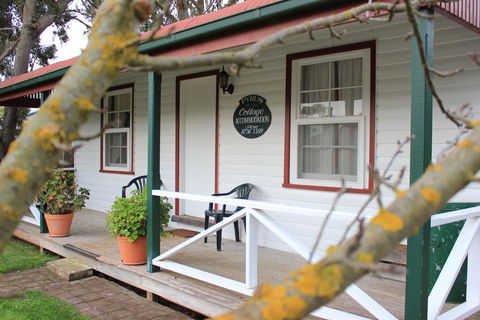 Coonawarra's Pyrus Cottage - Accommodation Main Beach 0