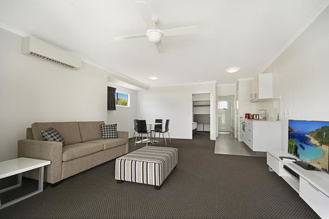 Cooroy Luxury Motel Apartments - Accommodation Main Beach 0