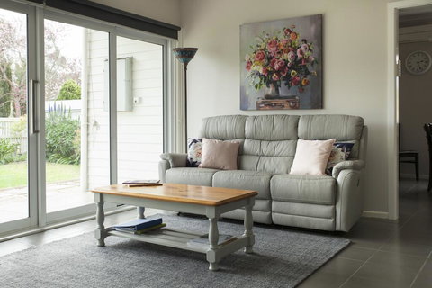 Coppards Rest - Accommodation Main Beach 2