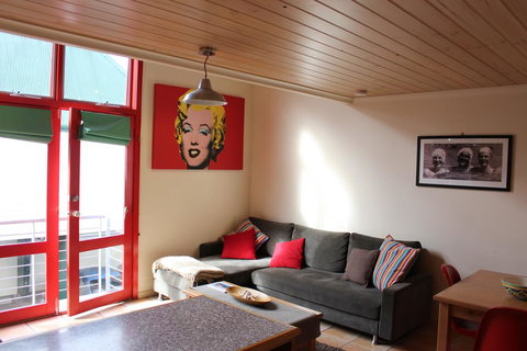 Cora Lynn - Apartment 18 - Accommodation Main Beach 0