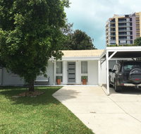 Coral Cottage - 93 Taylor Ave Golden Beach - Accommodation Main Beach